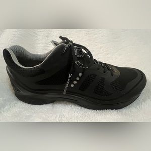 Ecco Men’s US10 EU44 black sneaker. Almost new and in very good condition.Thanks